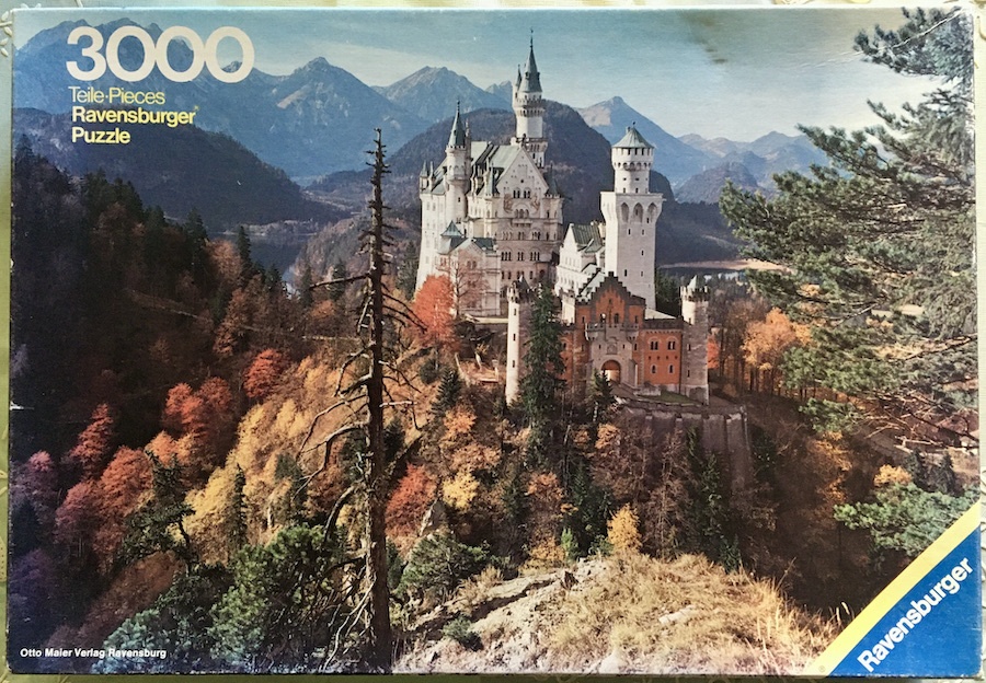 Neuschwanstein Castle in the Autumn. Ravensburger 3000 pie…